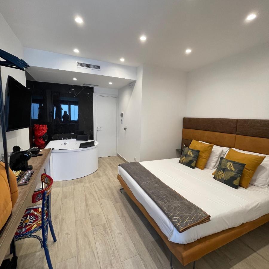 Namuri Luxury Rooms タオルミーナ エクステリア 写真
