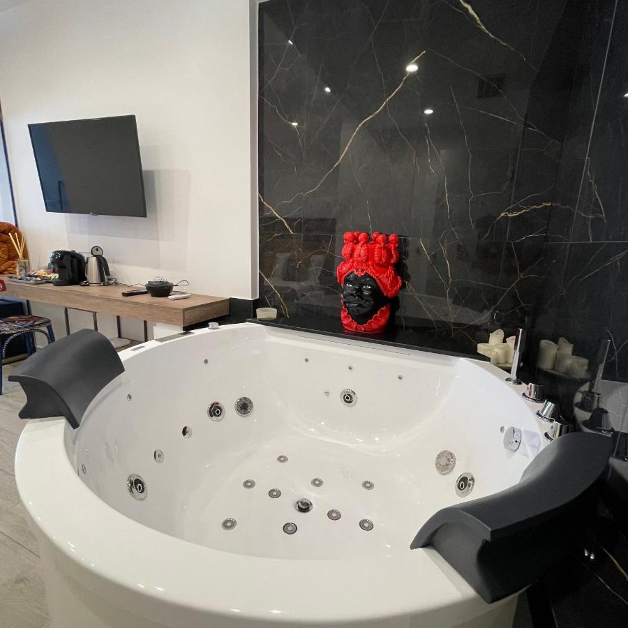 Namuri Luxury Rooms タオルミーナ エクステリア 写真